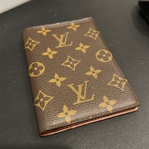 Louis Vuitton LV monogram classic passport cover AUTHENTIC without box MINT